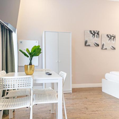 Stylish Studio Apartment Wiener Stadthalle Viena Exterior foto