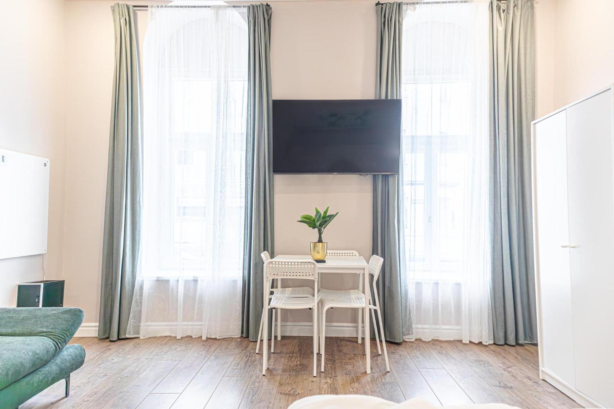 Stylish Studio Apartment Wiener Stadthalle Viena Exterior foto